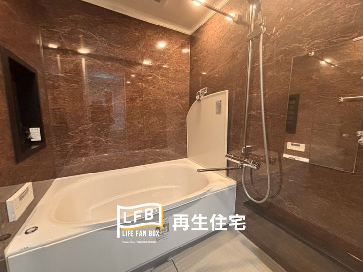 一日の疲れを優しく包み込み。シックなアクセントパネルが、落ち着きのある上質なひととき演出する、リラックス空間です。