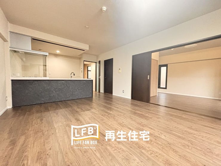 キッチンに立つ時間が楽しみになる開放感。リビングにいるご家族との会話も自然と弾みます。