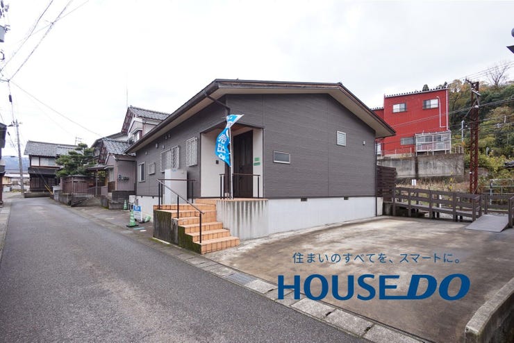 【外観】
3LDK、土地面積258.53㎡、建物面積100.73㎡。皆様よりのお問い合わせ心よりお待ちしております♪