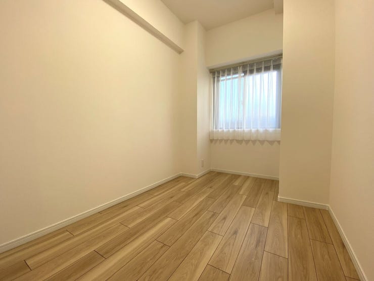 4.3帖の洋室。全居室フローリング仕様でお部屋のお掃除も簡単です。