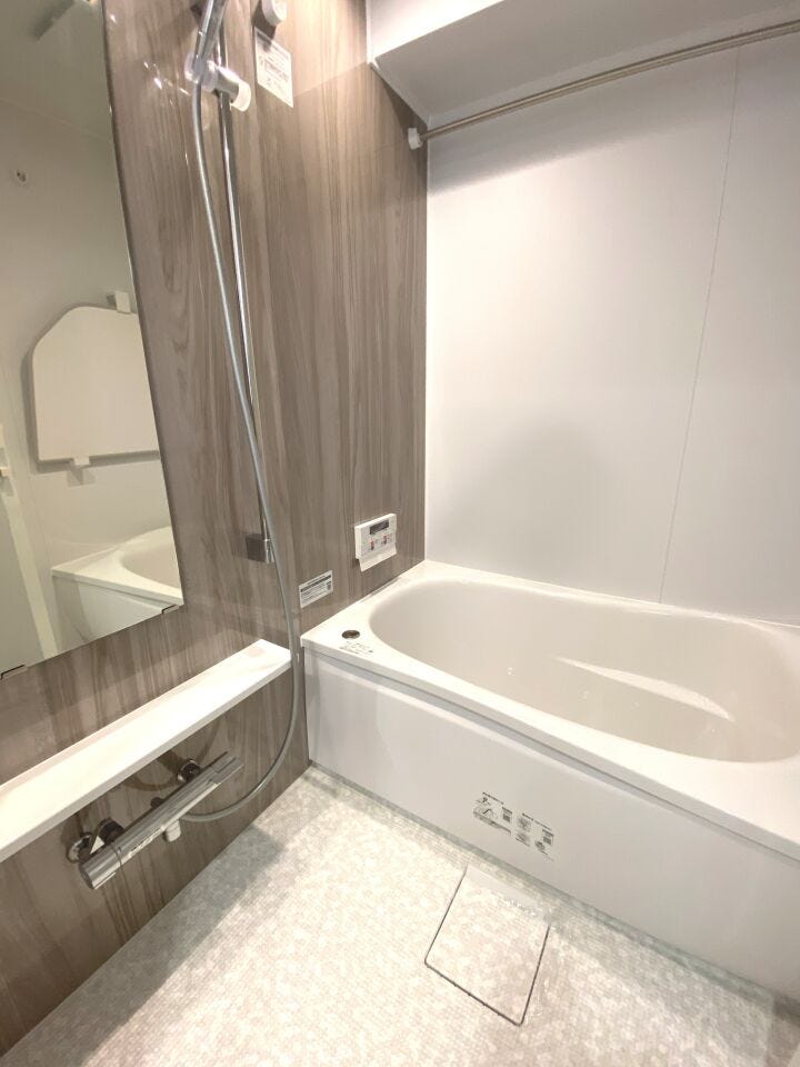 追い焚き機能付きでいつでも温かなお湯に浸かれます。浴室暖房乾燥機で快適さUP!