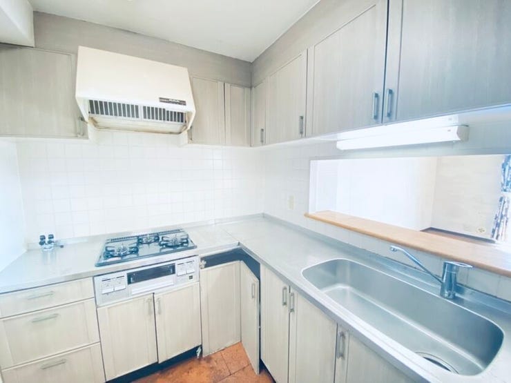 収納力もあり広々したキッチンです♪