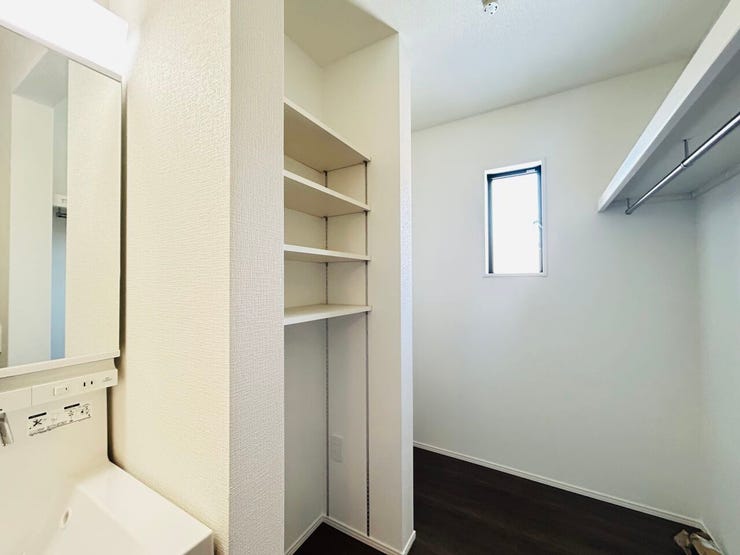 ◇洗面台横のファミリークローク☆