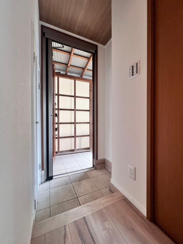 コンパクトにまとまった玄関!収納も充実♪