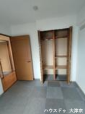 寝室や子ども部屋、書斎など、多目的に活用できるシンプルな居室です。