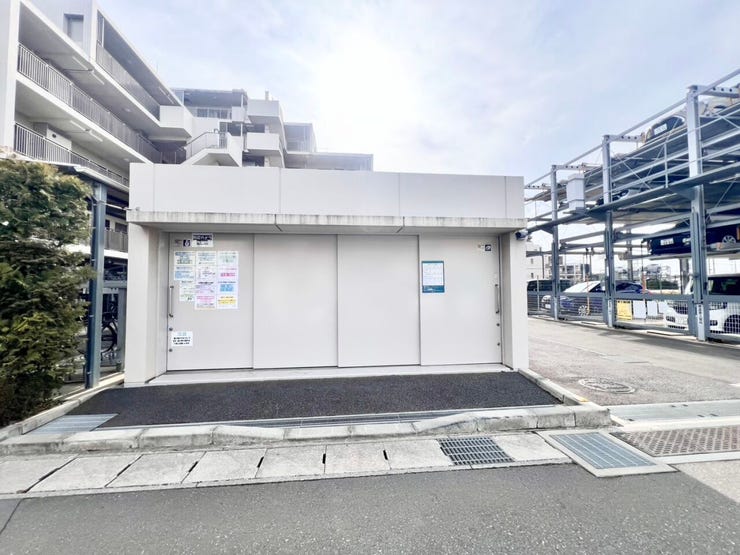 敷地内ゴミ置き場あり!24時間ゴミ出し可能で、忙しい方にも嬉しい設備です◎