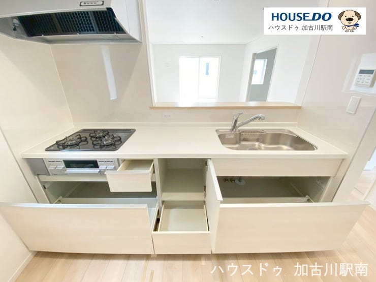 収納力のあるシステムキッチン!生活感を感じさせないおしゃれな生活を…