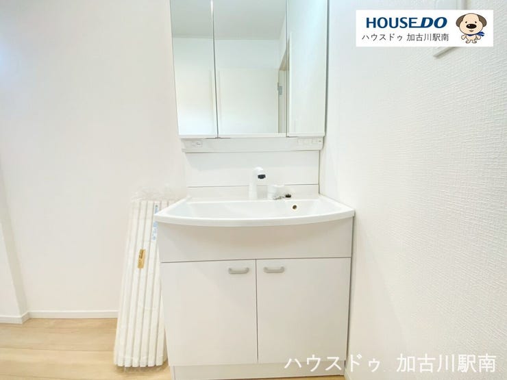 忙しい朝の準備にぴったりなシャワー付洗面化粧台付き