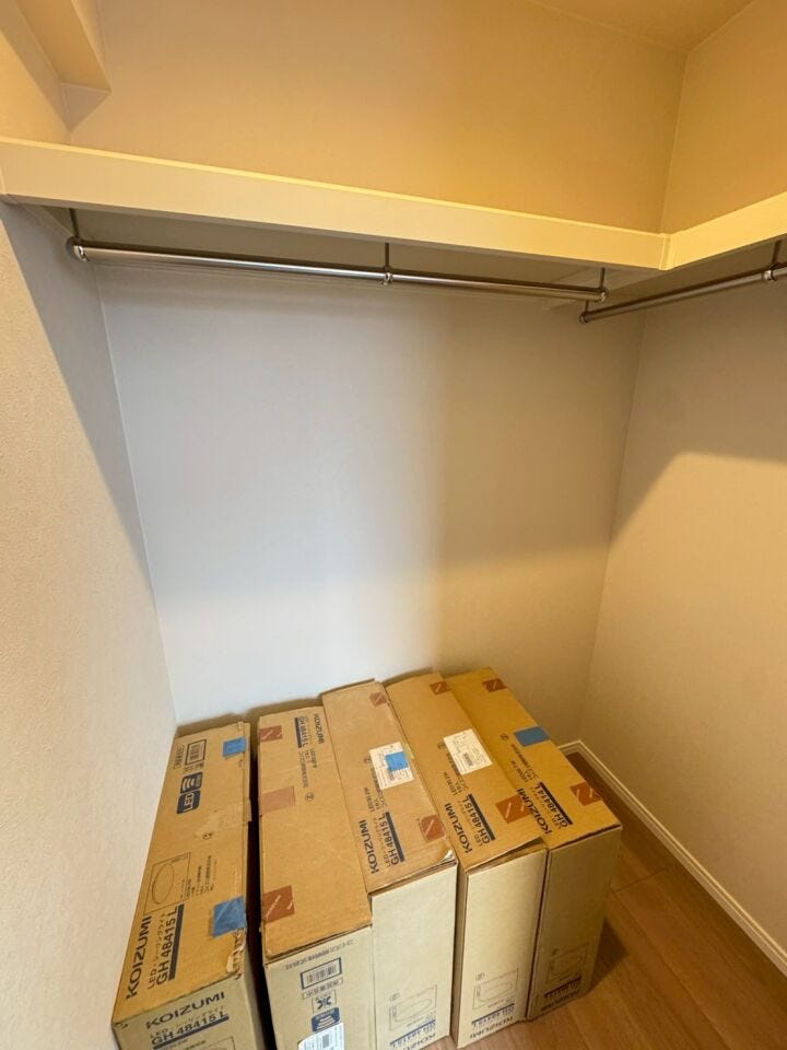 ≪洋室3・収納≫
ウォークインクローゼット付きで季節物の衣類も収納できます。