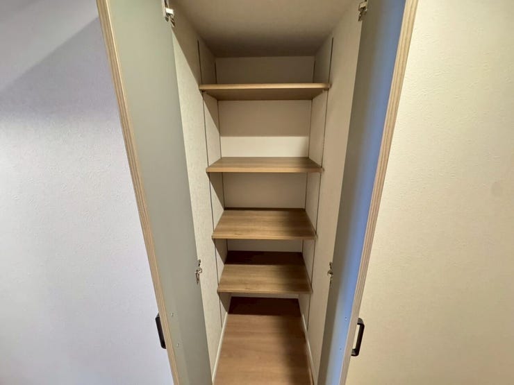 ≪ホール・収納≫
日用品のストックや、掃除用具などを収納可能です。