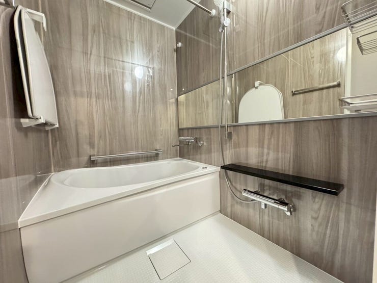 ≪浴室≫
ワイドミラーで広々とした高級感のある浴室です。