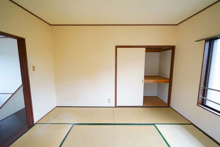 小物から大きな荷物まで収納ができ、お部屋を広く使って頂けます◎