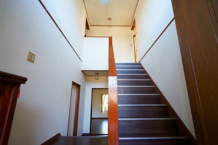 光が差す明るい玄関です。