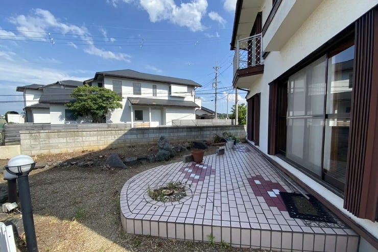 お庭付き住宅。
家庭菜園やガーデニングなども楽しめます◎