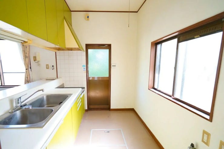 大きなシンクと調理台で、キッチンでの作業がはかどります♪