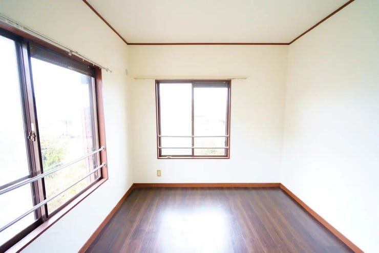 日当り良好の洋室!
明るい空間となっております。