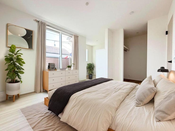 ◎洋室(2/24撮影)
主寝室内にはフリースペース・WIC付!
フリスペースも広々としていて、PCスペースや勉強スペースなど様々な用途で使用可能です!
※家具はCGになります。