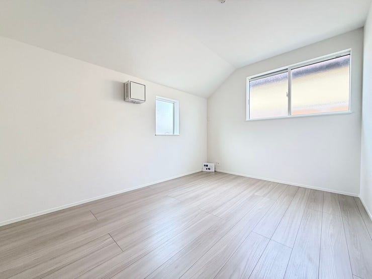 ◎洋室(2/24撮影)
2階の洋室はゆったり広さを設けて3部屋の間取りになっています!