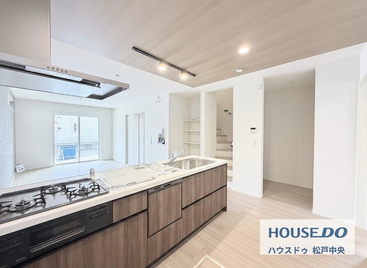 ◎キッチン(2/24撮影)
ご家族と会話を楽しみながらお料理できる対面キッチン。お子様も喜んでお手伝いしてくれそうです!