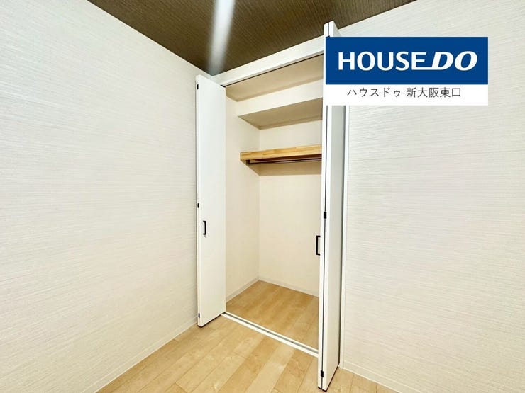 【新調】
トイレも新品。ウォシュレットつき
窓があるので窮屈にならないトイレです。