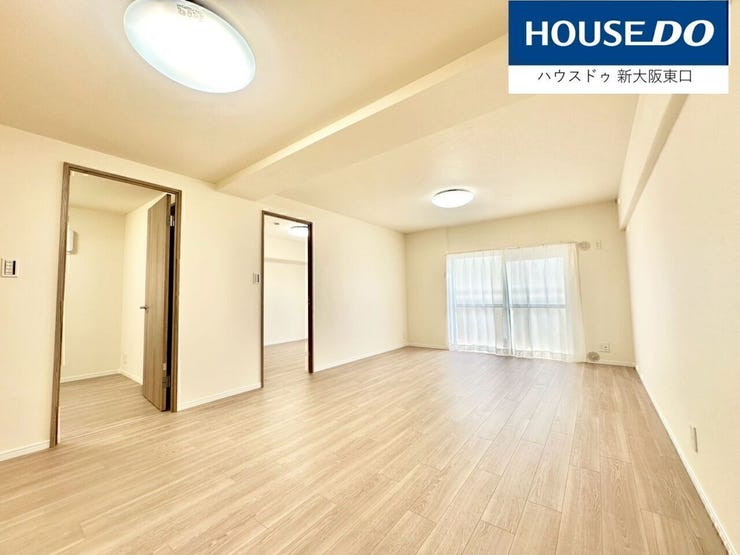 フローリング、クロスはすべて新品に交換されているので、まるで新築のようです