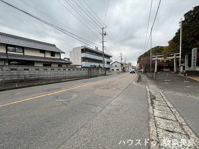 ≪南側西向き≫
陽当たり・通風が良いので南側に庭や窓を作りやすくなり、家の中に長時間光を取り込むことが出来ますね。