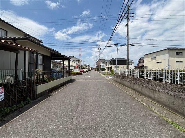 【南側前面道路西向き】