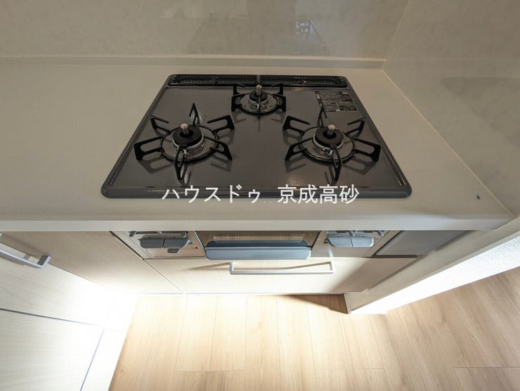 キッチンは3口コンロです。
