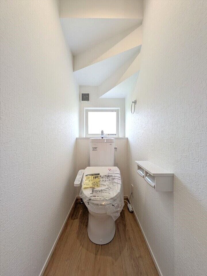 【同社施工例】トイレには快適な温水洗浄便座付