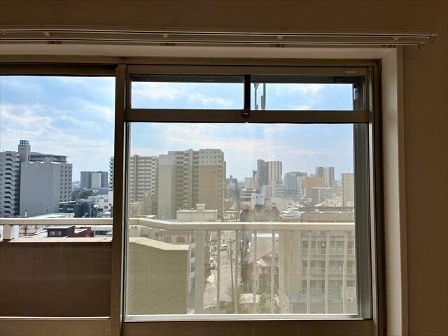 換気用小窓のある窓
(2026年2月12日 撮影)