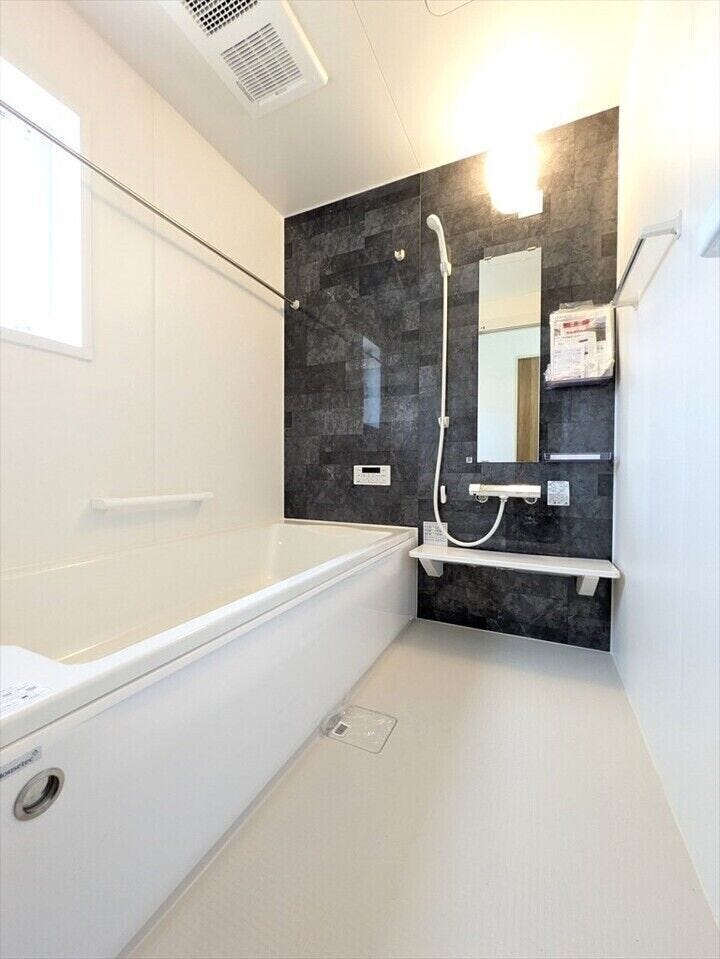 【同社施工例】追い炊き機能が付いた経済的なユニットバス
浴室乾燥機付きで、夜にお洗濯する方でもスッキリ乾かせます