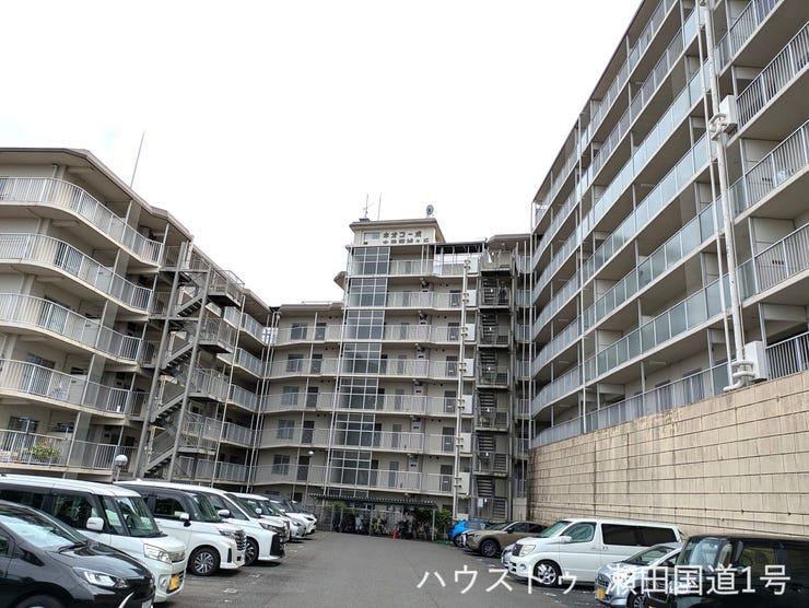 【外観】
街並みや琵琶湖まで見渡せる爽快な眺望が魅力的なマンションです。