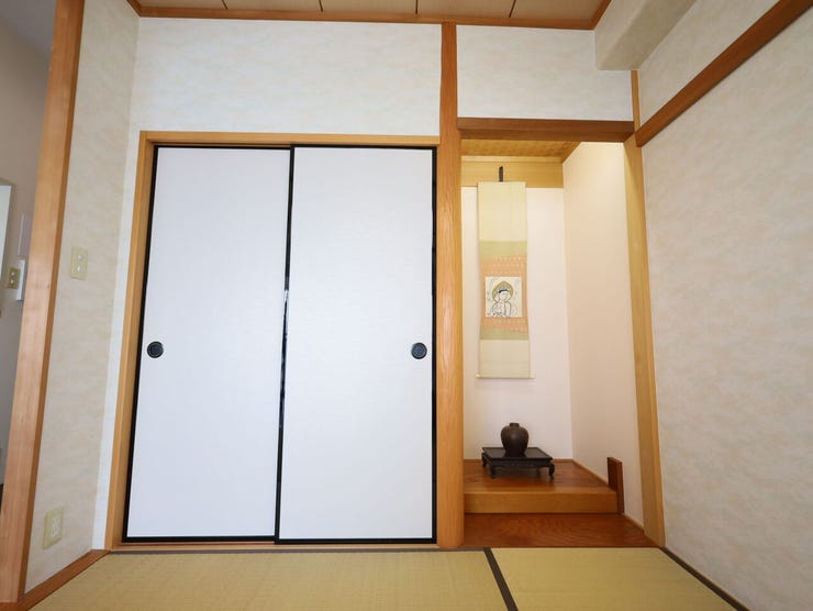 和室にうれしい押入れも。ご来客用のお布団の収納にも重宝します。