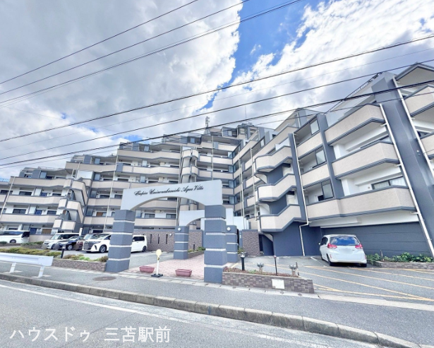 《外観》
西戸崎小学校徒歩2分の立地☆駐車場は近隣2確保済み!ご家族安心して暮らせます♪