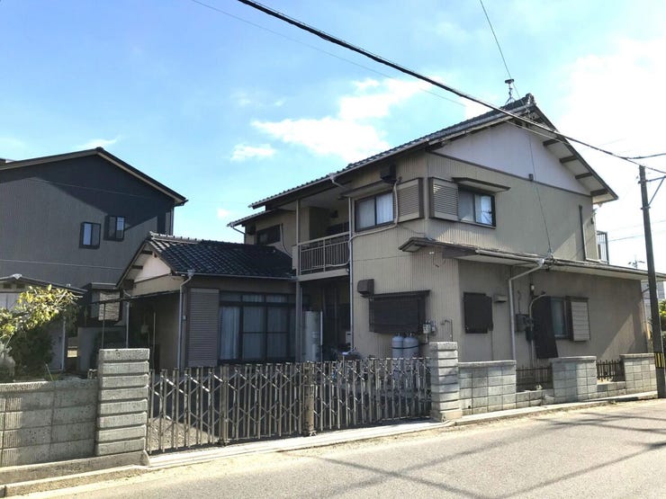 広々とした中古戸建です。全居室6帖以上で、家具を置いてもゆったりとお過ごしいただけます。
