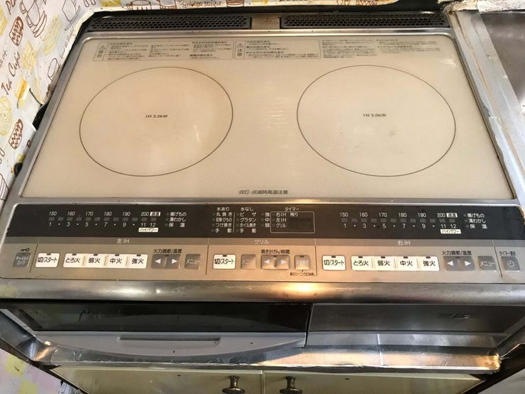 IHクッキングヒーターは、火を使わないので安心です。
汚れてもサッと拭くだけなのでお手入れも簡単なのが嬉しいですね。