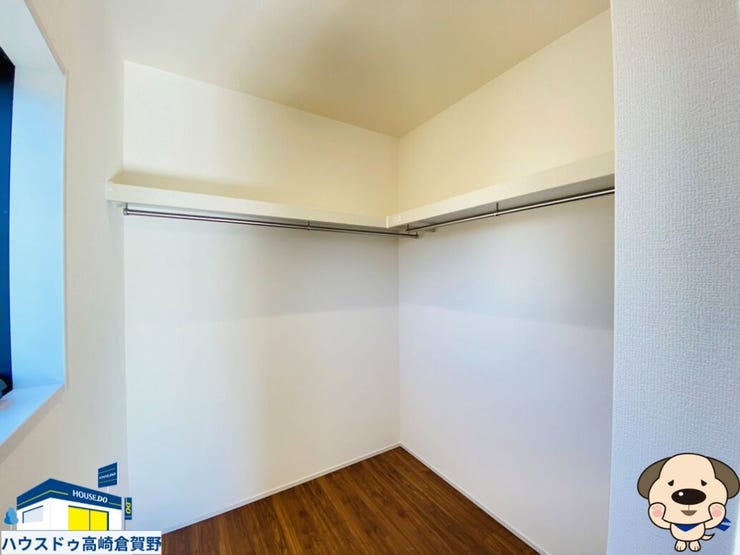 ドア付きとドア無し!夫婦で分けて使える2つのWICはまさに夢の空間。