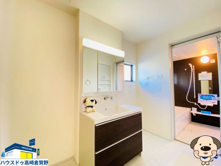 広々とした洗面台で並んで使える!忙しい朝も気持ちよく準備完了!