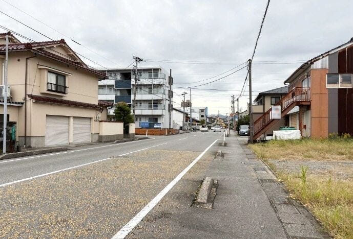 前面道路には歩道があります!お子様の通学時も安心できます◎