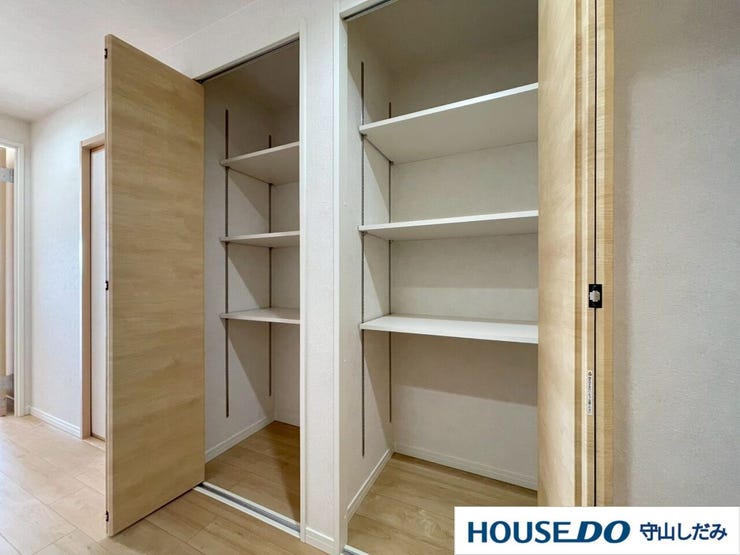 【収納】ちょっとした収納って便利ですよね♪日用品や、食料品、お掃除道具や、お気に入りのアクセサリー、お子様の外遊び用のおもちゃなどを収納してはいかがですか?お部屋もすっきりしますね♪