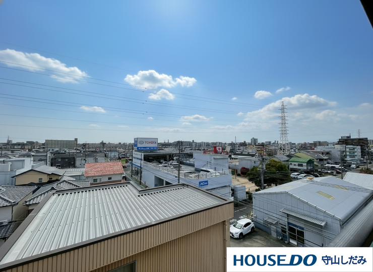 【陽当り良好】明るく暖かな光が差し込む家で、毎日が元気にスタート。南向きや開放的な窓からの自然光がたっぷりと室内に届き、季節を問わず温かみのある空間が広がります。家族全員が心地よく暮らせる住まいです。