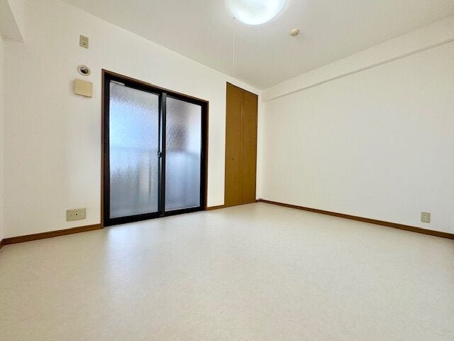 洋室3部屋があるので、これから家族が増えても安心ですね。お子様が小さいうちは主寝室でみんなで寝るのが定番になりそうですね。