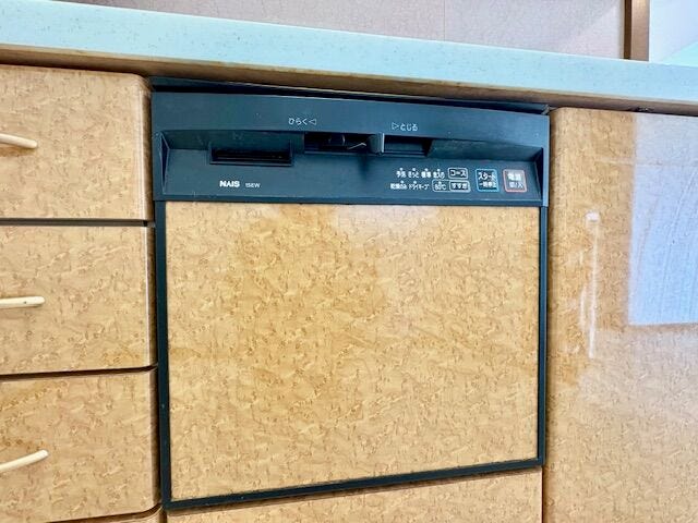 食器を入れたらスイッチ一つで乾燥までが全自動です。食後の片付けが楽になり、家族団らんのひと時をゆったり楽しめます。