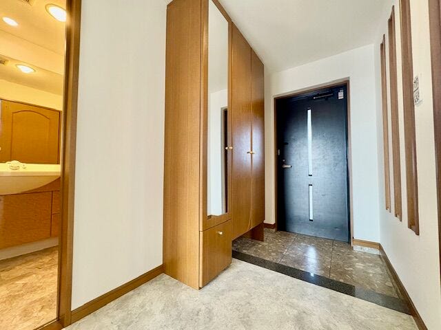 収納力UP!! 余裕のシューズボックス&お出かけ前チェックに便利な鏡♪