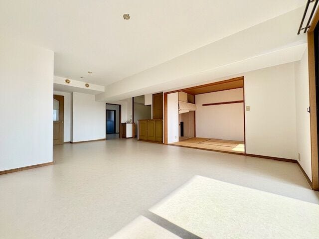 白が基調のため日光だけでもとても明るいですね。