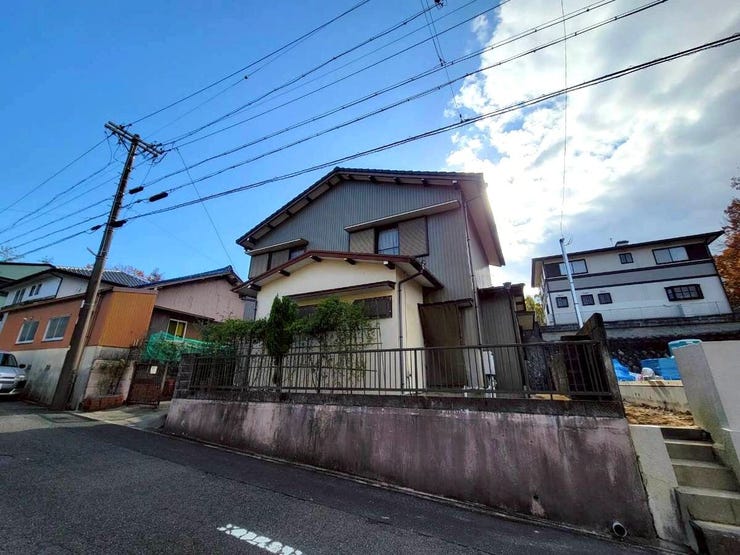 愛知環状鉄道 瀬戸市駅 徒歩19分
名鉄瀬戸線 新瀬戸駅 徒歩19分
名鉄一本で栄まで出ることが可能で、住みやすい便利な郊外です。