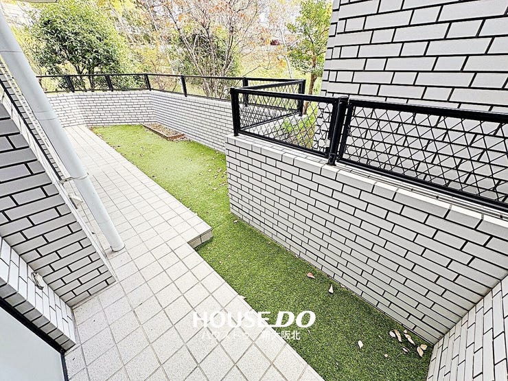 ■陽当り・通風・眺望良好のゆとりのある専用庭!
■テーブルや観葉植物等を置けばまた違った空間に大変身します!
■1階からの景色で自然がが近くに感じられますよ!