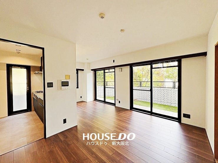 【外観】
■横向きのリビング!
■外の景色を眺めながら料理をするのも楽しいですね!