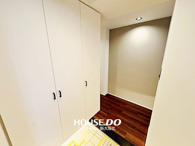 ■ハイタイプのシューズボックスには増えがちな靴もたっぷり収納していただけます!
■玄関から部屋の中が見えないような間取りになっているのもうれしいポイント!