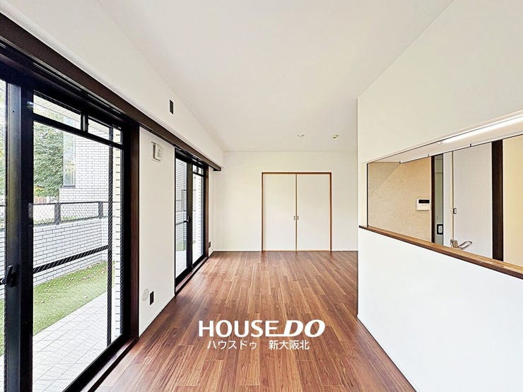 ■横向きリビングはキッチンからバルコニーまでの距離が近いため、料理の合間に洗濯物を取り込むなど家事がしやすい間取りです!